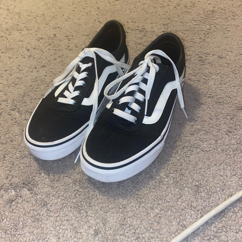Vans - Picture 1 of 4